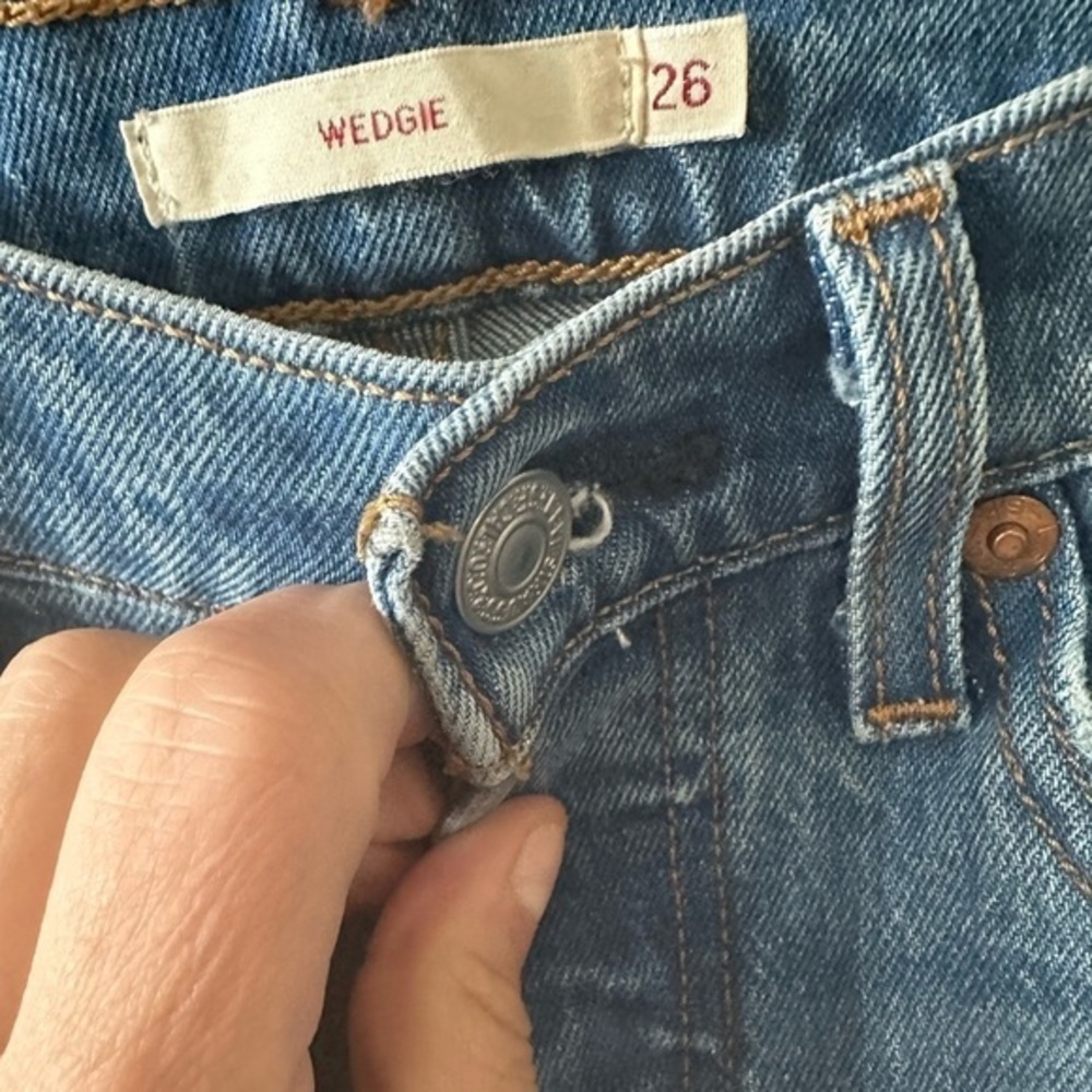 Sale — Levi’s Wedgie Fit Button Fly Jeans, 26